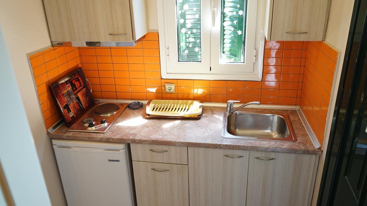 Spiti Nikos Aparthotel Danilia Bagian luar foto