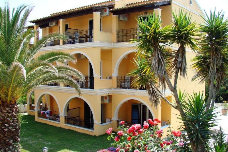 Spiti Nikos Aparthotel Danilia Bagian luar foto